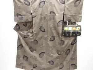 未使用品　地紙に寺塔模様織り出し本場泥大島紬着物(9マルキ)